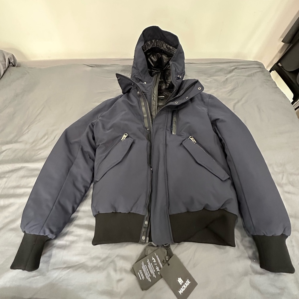 BRAND NEW NEVER WORN Mackage Dixon Down Bomber jacket | Size 40.